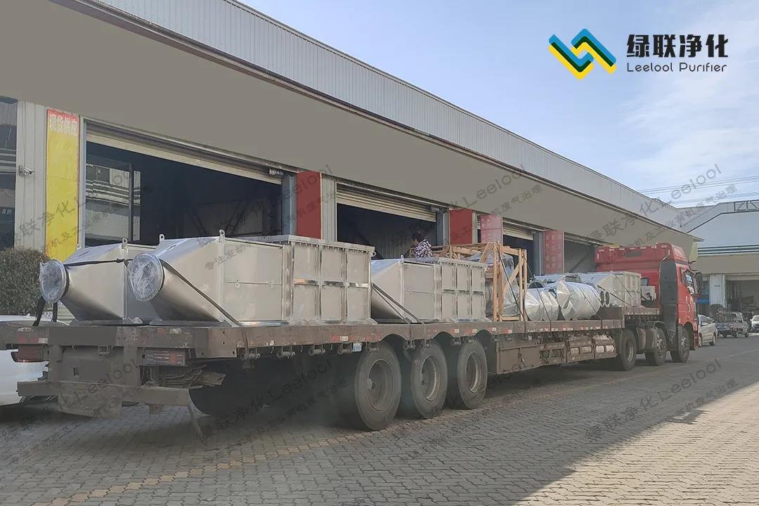 脫硝設備打包裝車 脫硝設備打包裝車