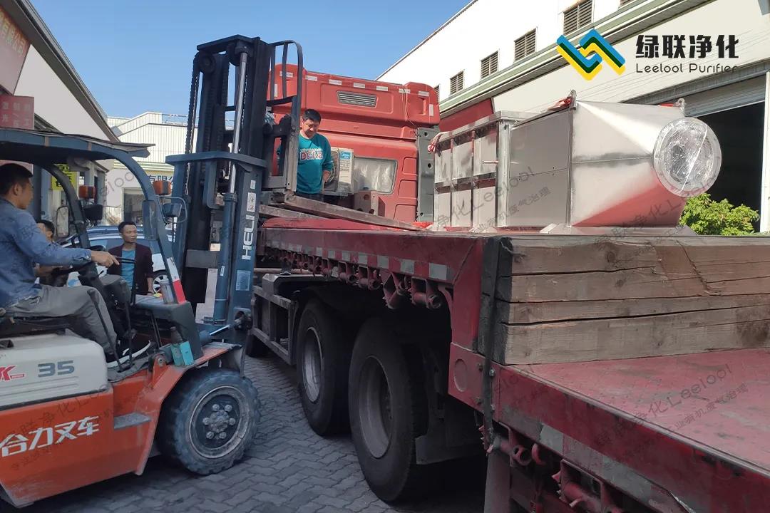 脫硝設備打包裝車 脫硝設備打包裝車